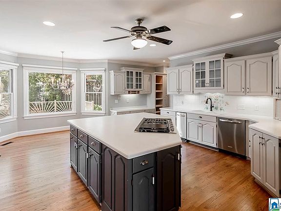 2nd image of 3810 Carisbrooke Cir