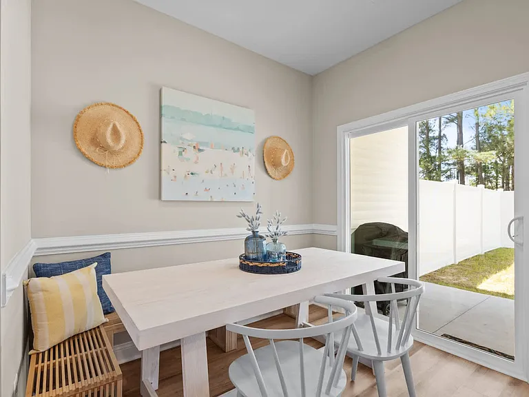 172 Coastline Cir — Photo 4