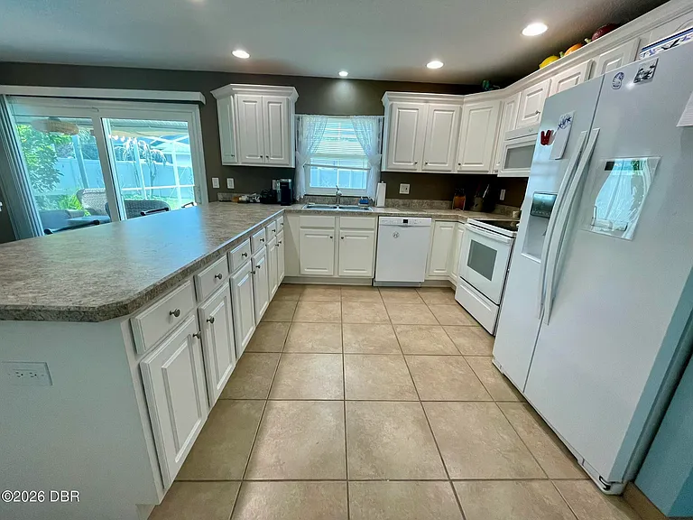 208 Hillsboro St — Photo 14