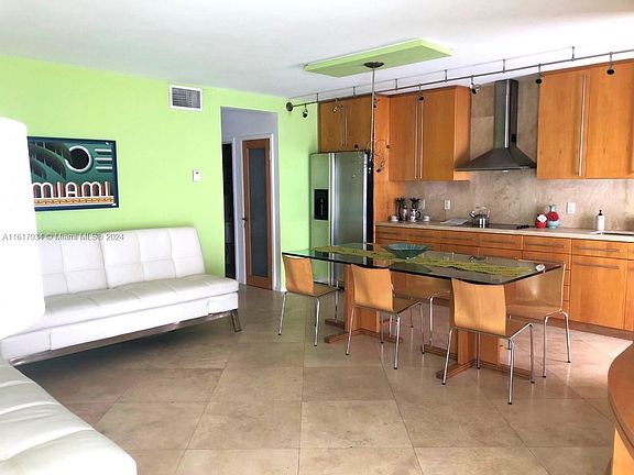 Living/dining/kitchen all fully equipped