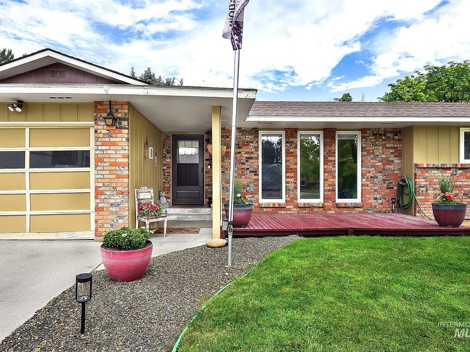 1st image of 902 Bonnie Brae Dr