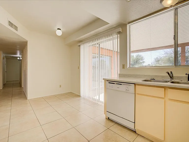 665 N Banff Ave — Photo 16