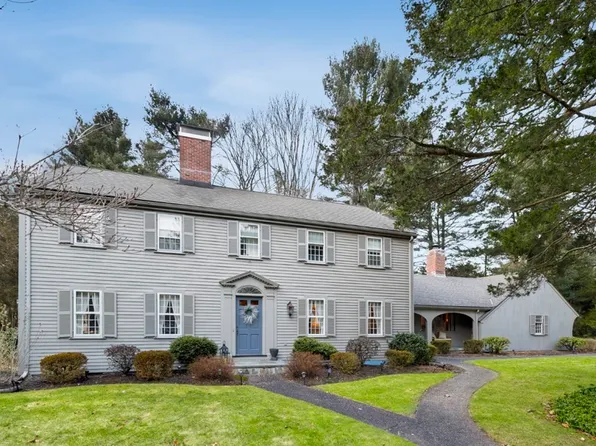 8 Townsend Rd, Lynnfield, MA 01940