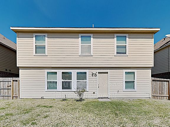 2nd image of 4822 Blue Spruce Hill St