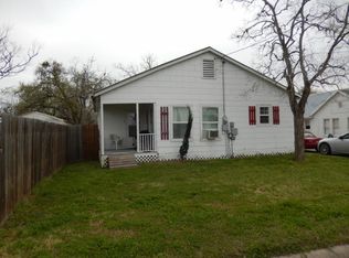 212 Swift St, Refugio, TX 78377