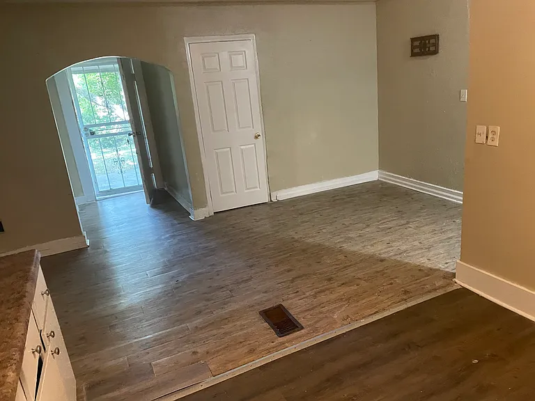 1366 Quinn Ave — Photo 2