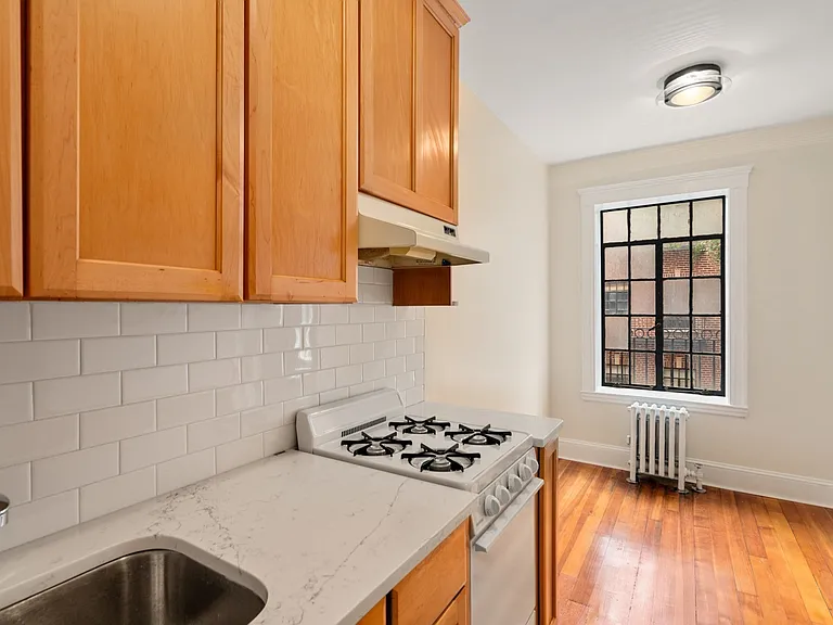 40 Linnaean St #11 — Photo 22
