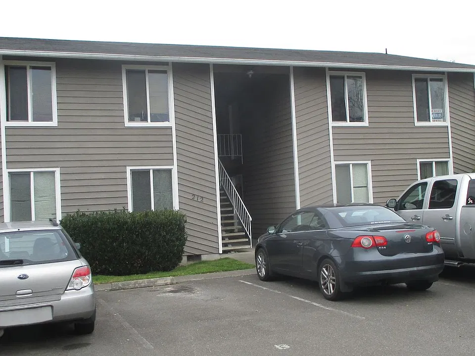 212 Portland Ct SW
