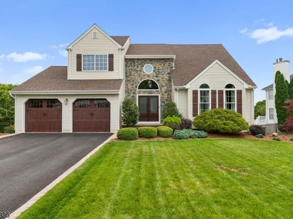 4 Player Pl, Mount Olive Twp., NJ 07836