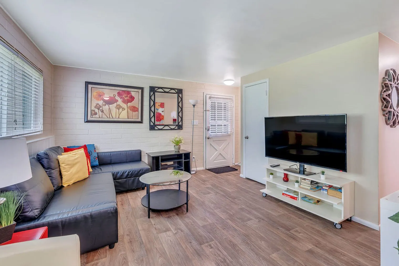 1 bed, 1.0 bath, 796 sqft, $2,889 — Photo 2