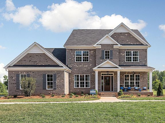 A Elevation w brick side entry grg