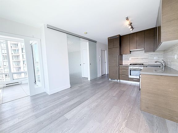 3rd image of 535 Smithe St #2006