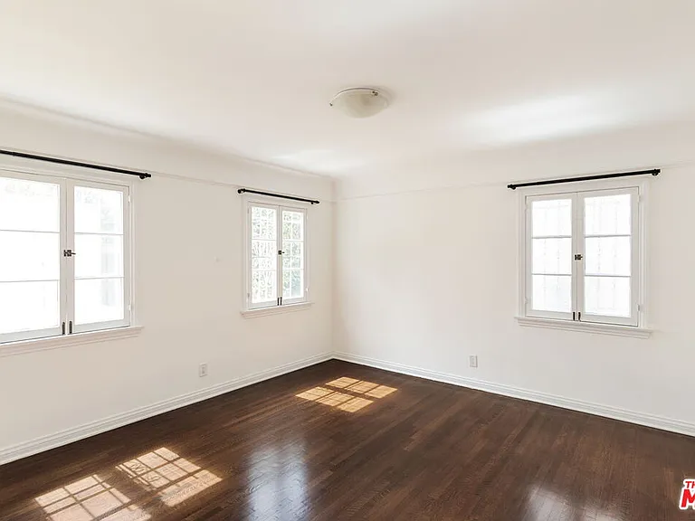 1054 S Stanley Ave — Photo 11