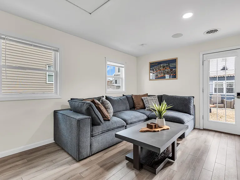 263 Kearney Ave #B — Photo 12