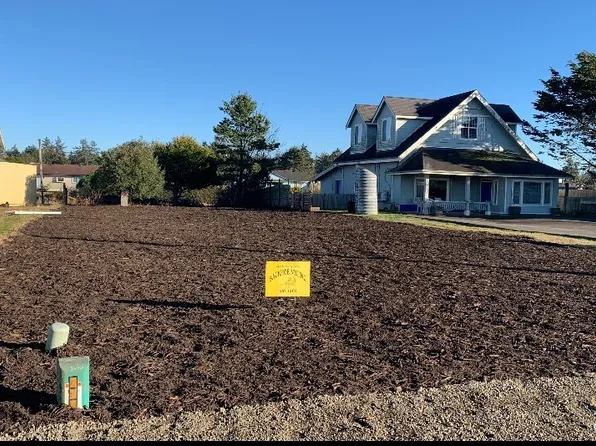584 Point Brown Avenue NE, Ocean Shores, WA 98569