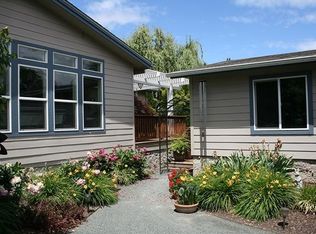 626 Roguelea Ln, Grants Pass, OR 97526