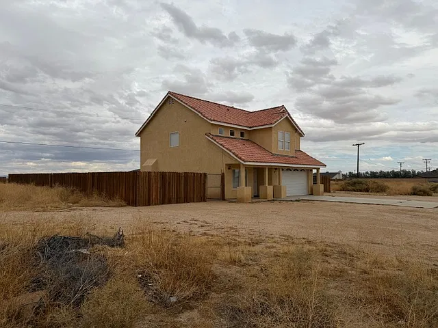 4 bed, 1774 sqft, $2,275 — Photo 2