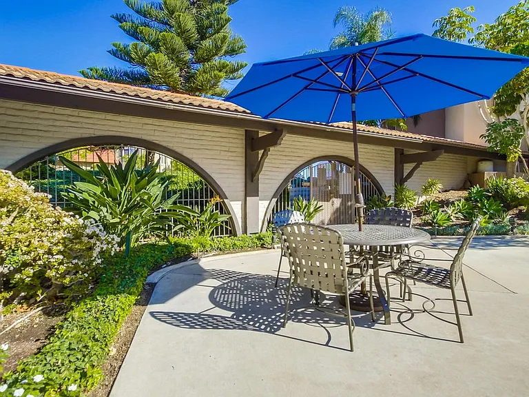 Villa Capri Apartments — Photo 10