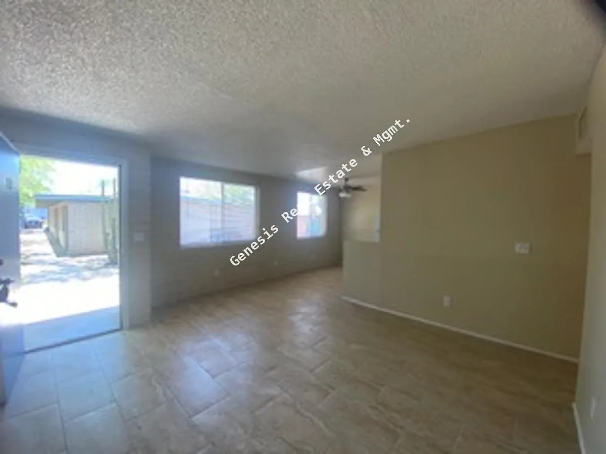 2 bed, 1.0 bath, 803 sqft, $1,065 — Photo 4