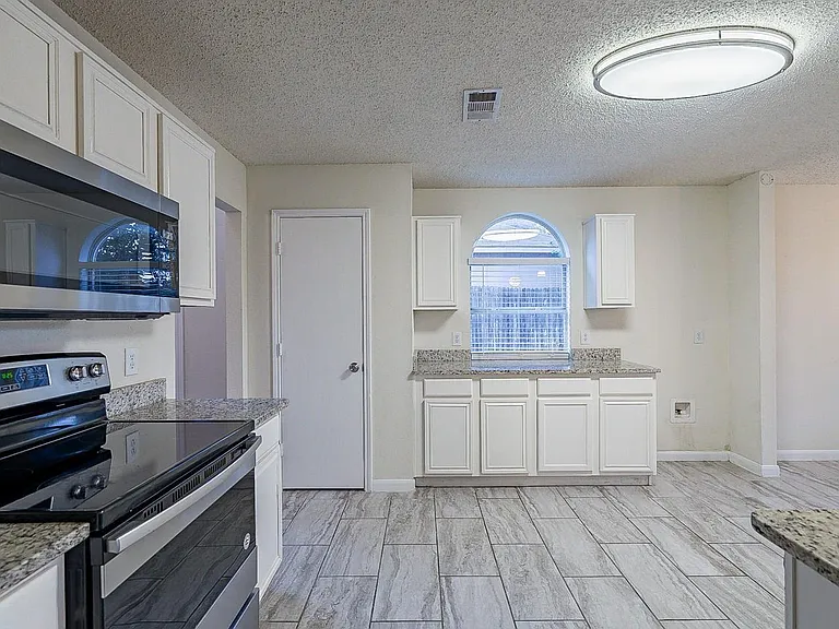 1408 Belaire Dr — Photo 31