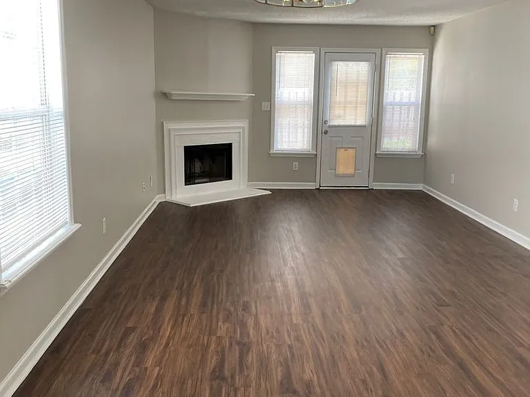 109 Barts Dr — Photo 4