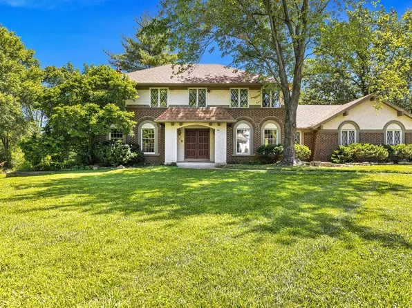 144 Highgrove Ln, Chesterfield, MO 63005