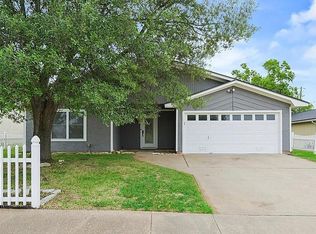 4220 Woodcrest Dr, Bryan, TX 77802