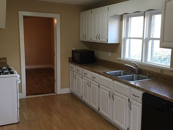 3rd image of 26 Lafayette St