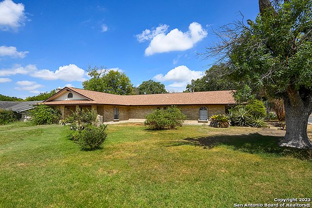1st image of 4902 Parkcrest Dr