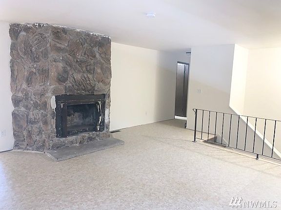 2nd image of 6824 Helena Dr NE