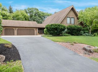 660 Leon Dr, Tower Lakes, IL 60010