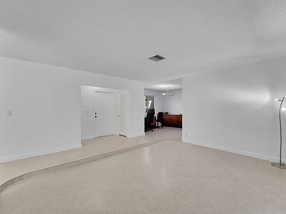 5th image of 1420 NW 52 Avenue