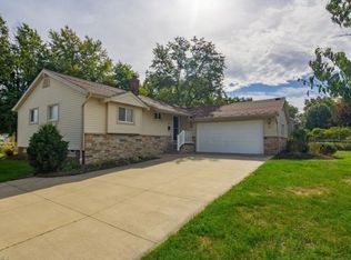 705 Cheriton Dr, Highland Heights, OH 44143