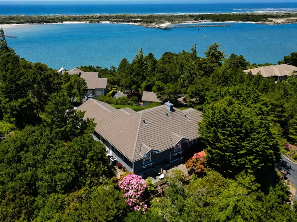 51 Shoreline Dr, Florence, OR 97439