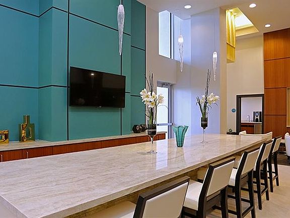 3rd image of 800 N Olive Ave #123