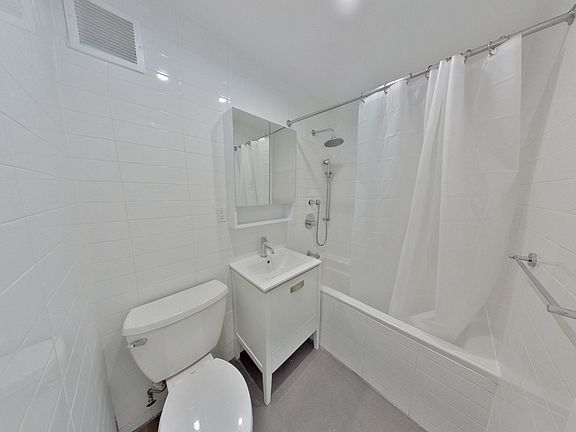 2nd image of 114 E 40th St #3DD