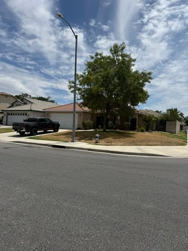 3 bed, 1368 sqft, $2,100 — Photo 1