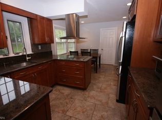 22 Tripplet Rd, Somerset, NJ 08873