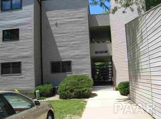 7251 N Lakeside Ct, Peoria, IL 61614