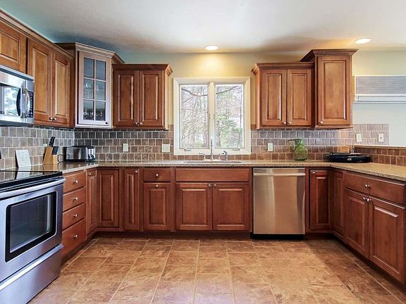5th image of 3832 Bay Valley Dr