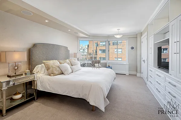 Sold by Compass | media 8