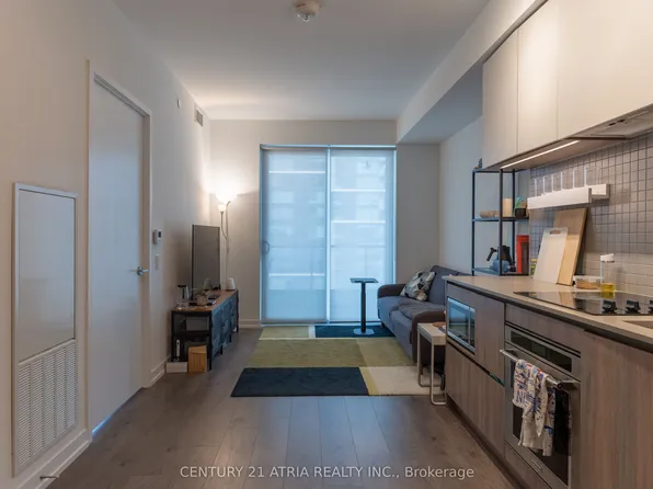 950 Portage Pkwy #2803, Vaughan, ON L4K 4Z4