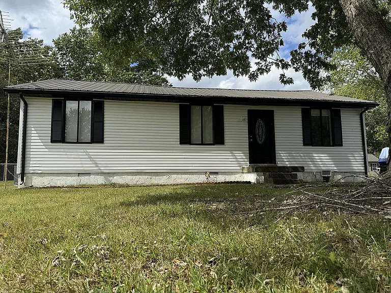 404 N Magnolia Dr — Photo 1