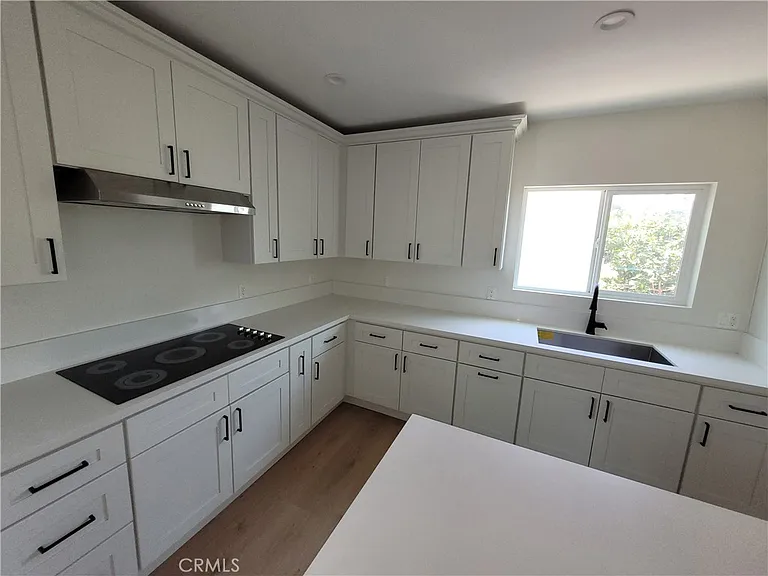 11864 Borden Ave — Photo 3