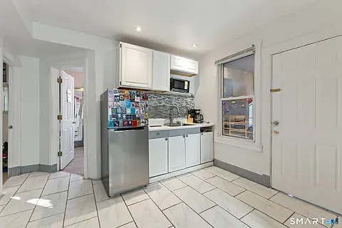 147 Martin St — Photo 2