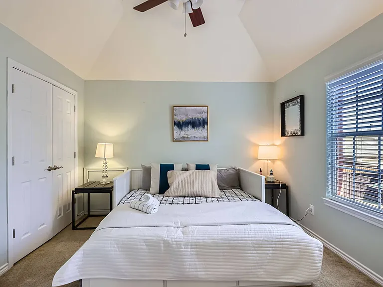 1318 Plum Valley Dr — Photo 17