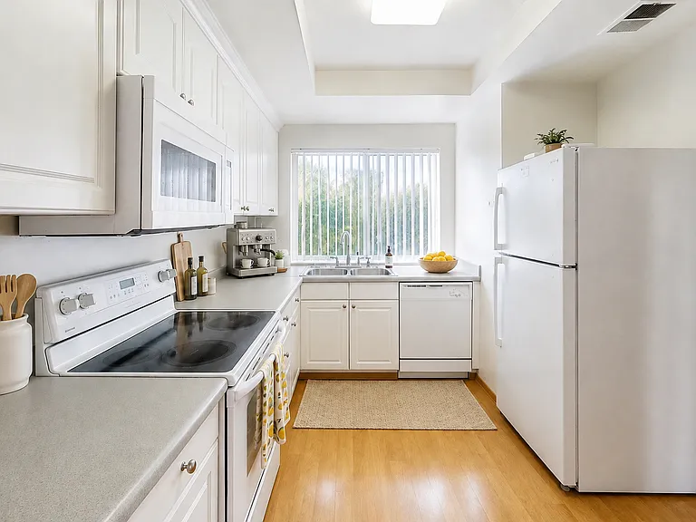 6718 Freedom Ct — Photo 3