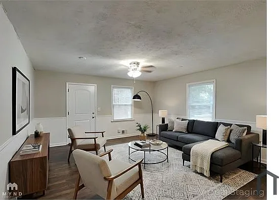 3 bed, 1020 sqft, $1,532 — Photo 2