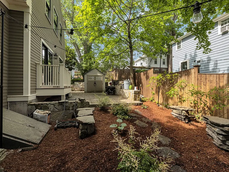 11 Chase Ave — Photo 22