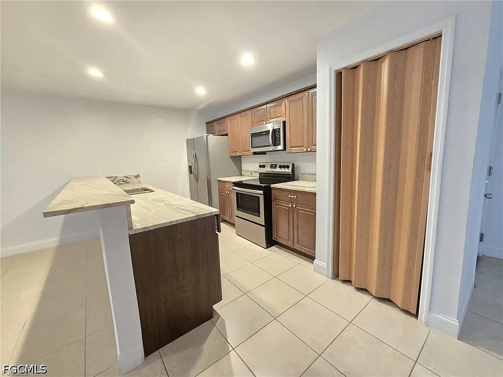 3 bed, 2.0 bath, 1200 sqft, $1,850 — Photo 3